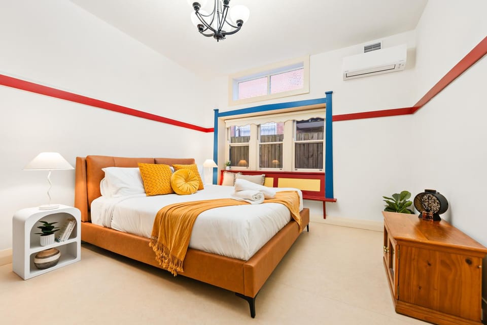 Bed, Photo of the whole room, Bedroom, air conditioner