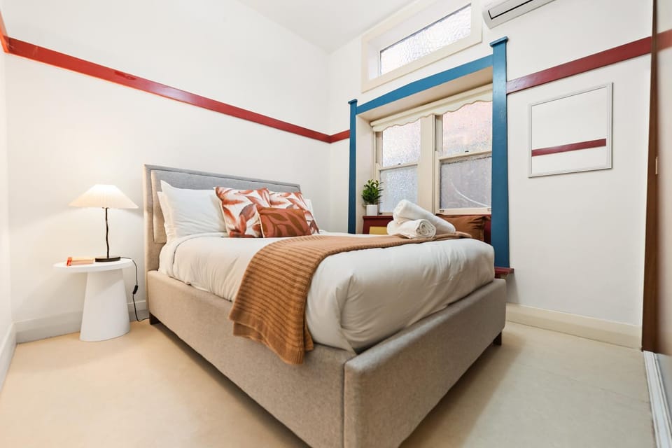 Bed, Photo of the whole room, Bedroom, air conditioner
