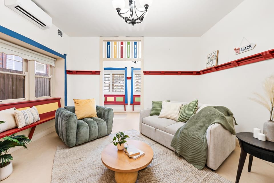 Living room, Seating area, air conditioner