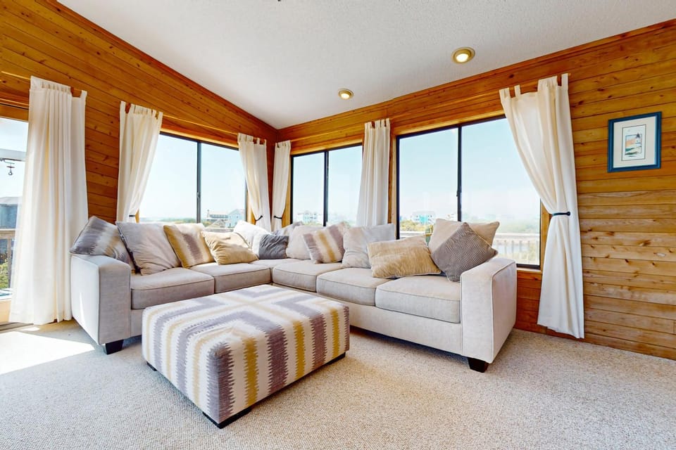 AVAC25 Shallow Point House in Avon