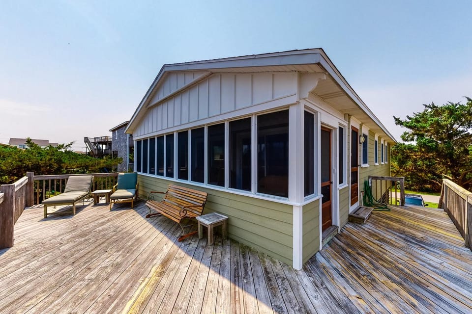 AVCW01 Reel Paradise House in Avon