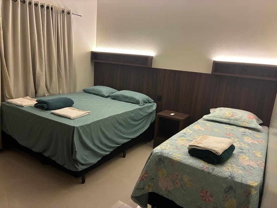 Suíte com TV 50 polegadas, ar-condicionado, frigobar e Wi Fi, sala e cozinha compartilhado Vacation rental in State of Mato Grosso, Brazil