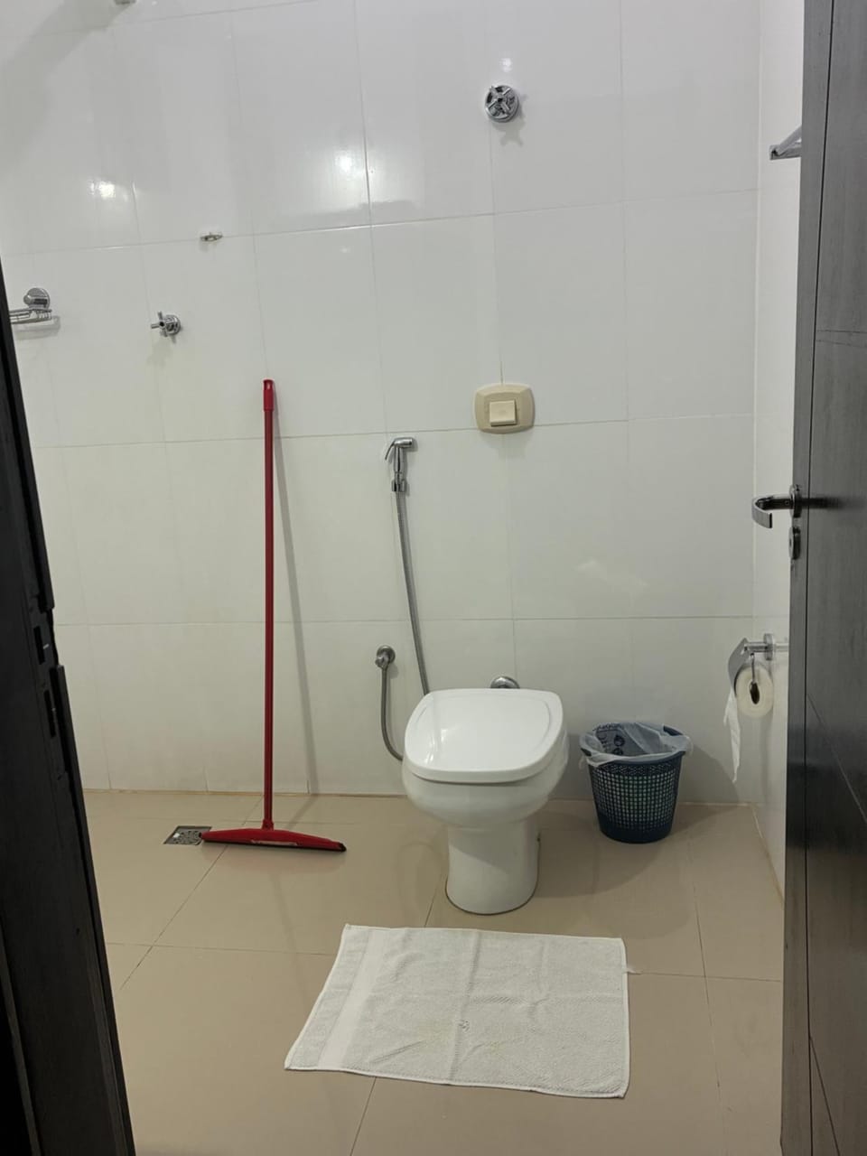Suíte com TV 50 polegadas, ar-condicionado, frigobar e Wi Fi, sala e cozinha compartilhado Vacation rental in State of Mato Grosso, Brazil