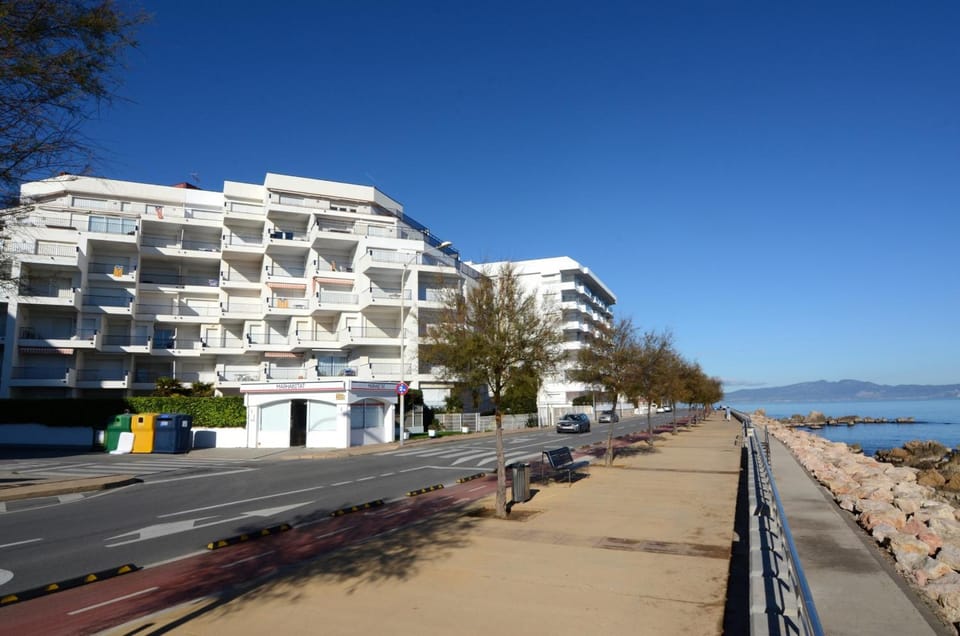 Passeig Del Mar 01 Apartment in L'Escala