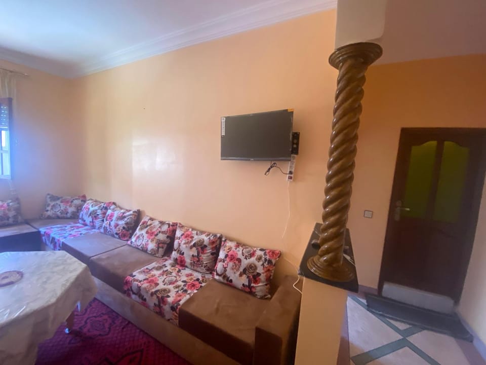 Communal lounge/ TV room, TV and multimedia, Living room, Photo of the whole room, Seating area, Evening entertainment, Bedroom