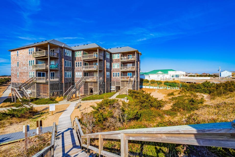 AVIK18 Above the Waves House in Avon