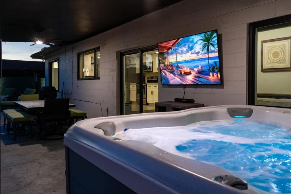 Sonoran Luxe Oasis: FREE HeatedPool-HotTub-Mister House in Glendale