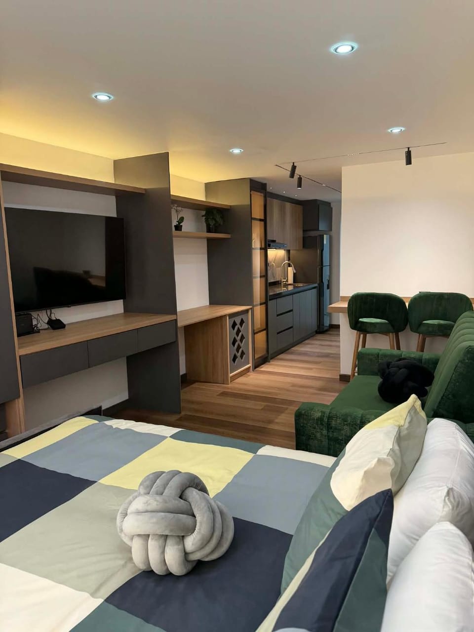 Photo of the whole room, Bedroom