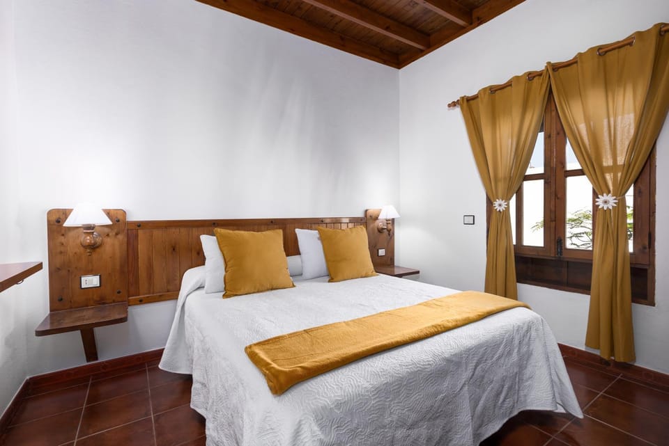 Home2Book La Molina B, Cozy Country House House in Maxorata