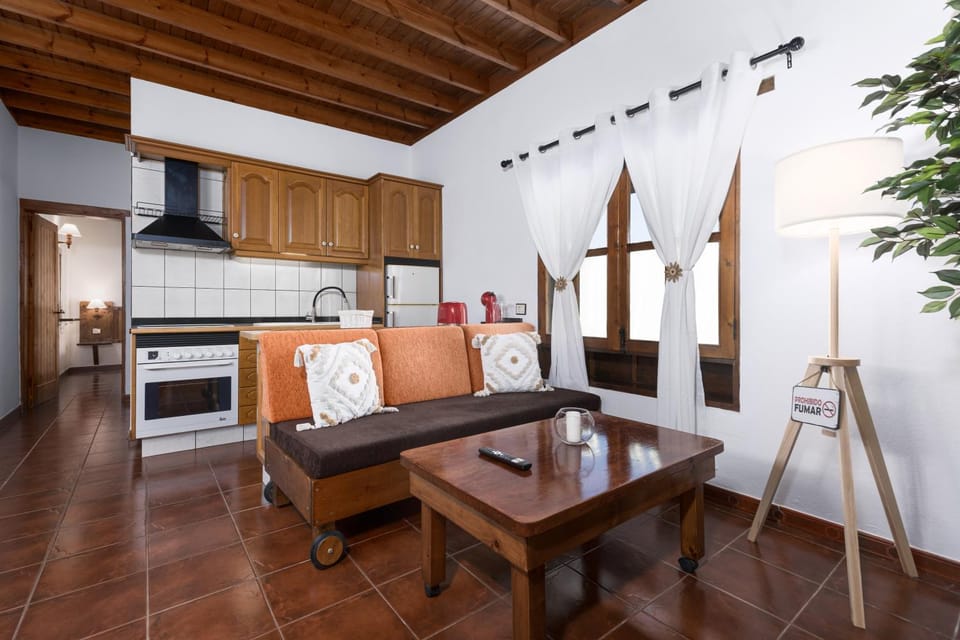 Home2Book La Molina B, Cozy Country House House in Maxorata