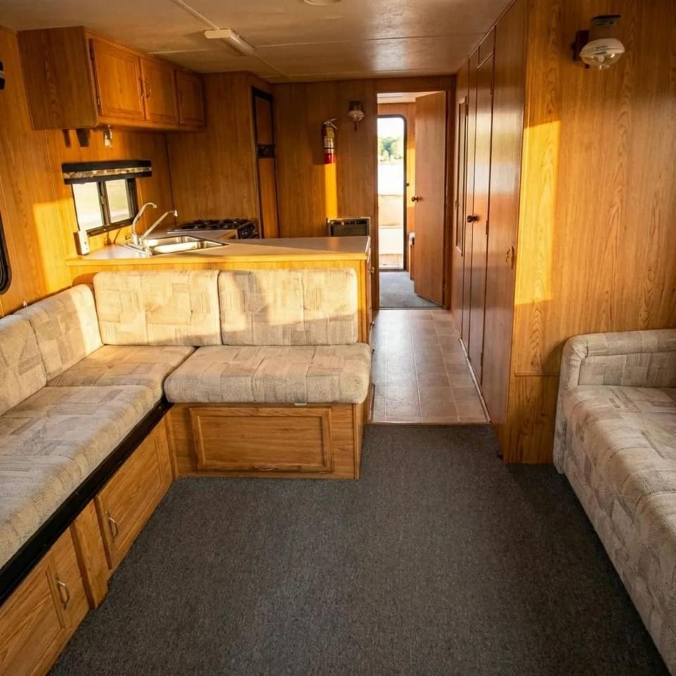 Kitchen or kitchenette, Photo of the whole room, Seating area, stove