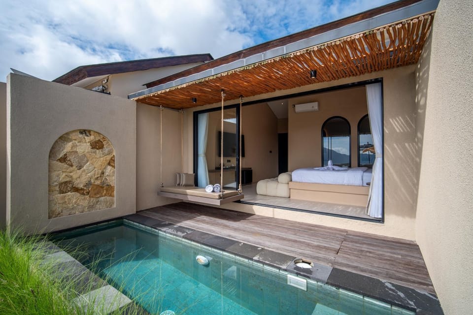 Bedroom, Swimming pool, Swimming pool