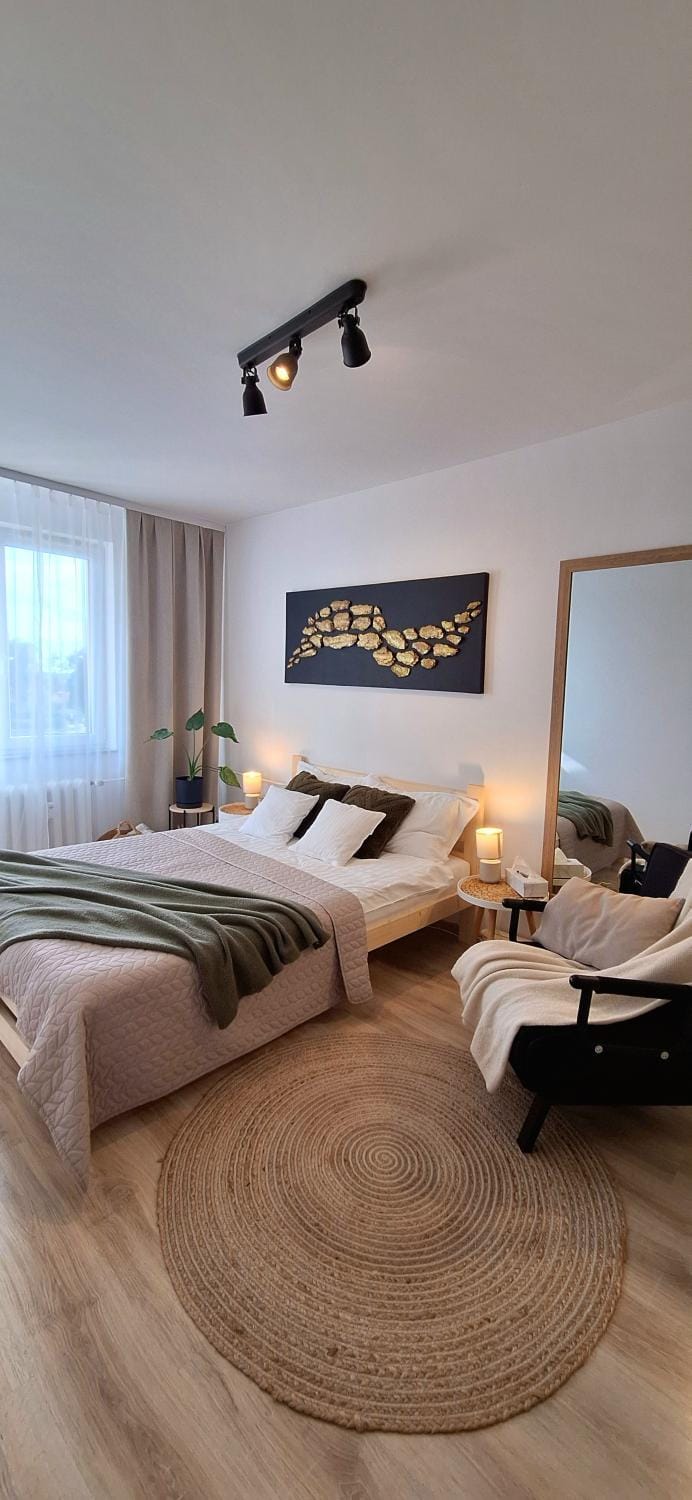 Photo of the whole room, Bedroom