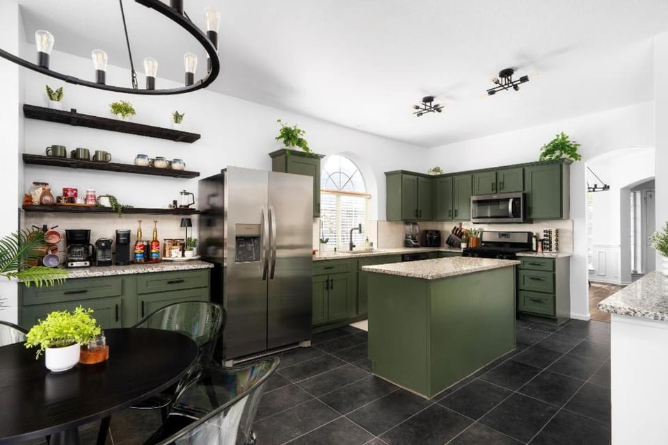 Luxury 7BR Pool Hot Tub & 4 Car Parking House in Pflugerville