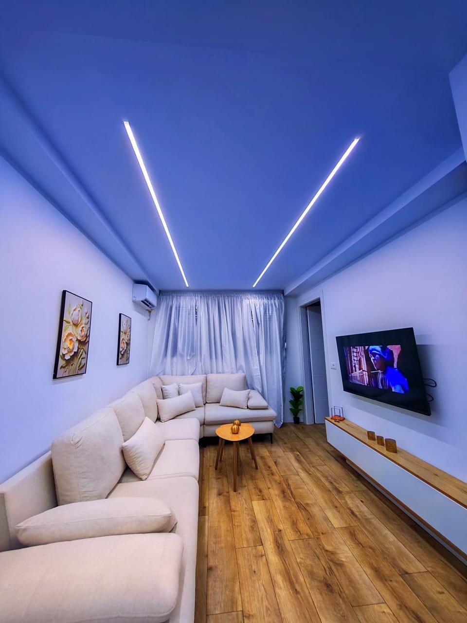 Communal lounge/ TV room, TV and multimedia, Living room, Seating area, Evening entertainment