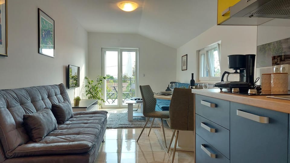 TV and multimedia, Kitchen or kitchenette, Living room, Dining area