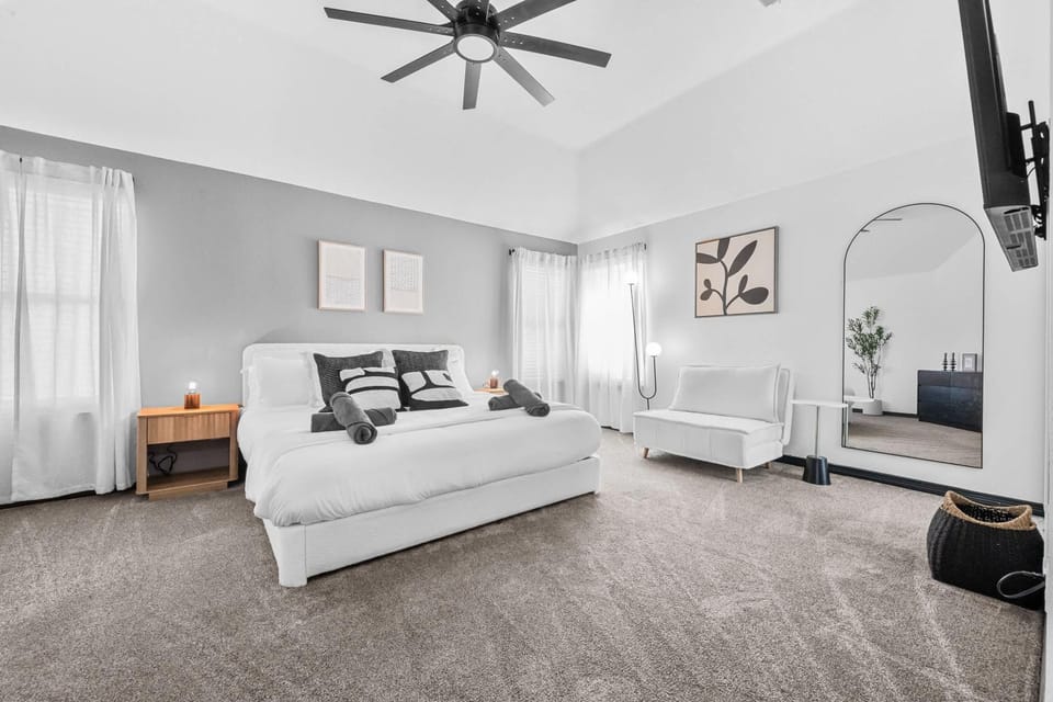 Elegant 5BR Pool House with Cinema Fire Pit and Games House in Keller