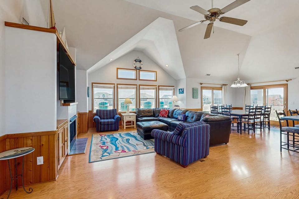 Large beachside house with ocean view, W/D, private hot tub & central AC House in Avon