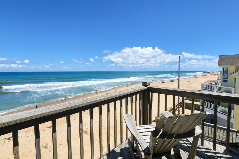 Expansive oceanfront home with private hot tub & pool, central AC, & W/D House in Avon