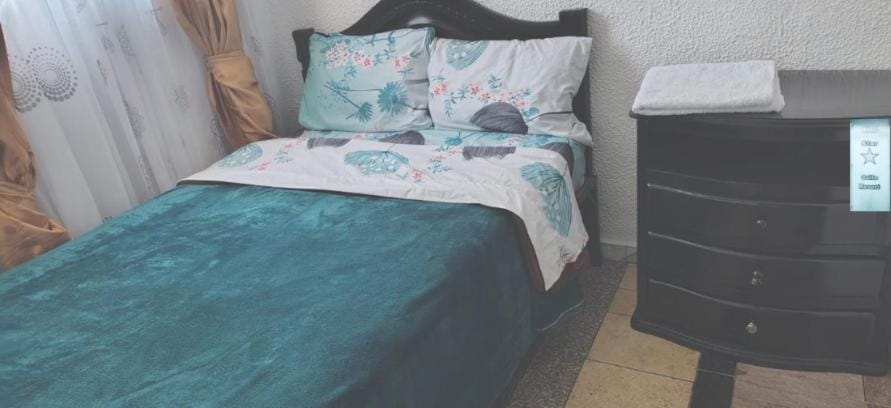 Shower, Drinks, Alcoholic drinks, internet, pet friendly, room service, towels, laundry