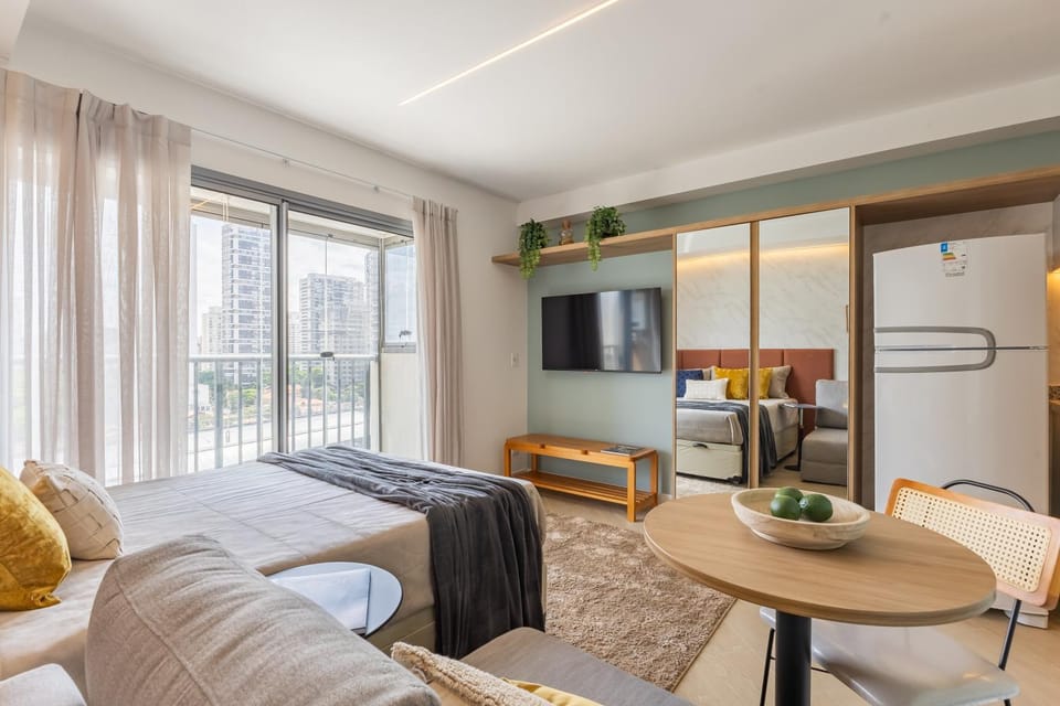 Bed, TV and multimedia, Kitchen or kitchenette, Photo of the whole room, Dining area, Bedroom
