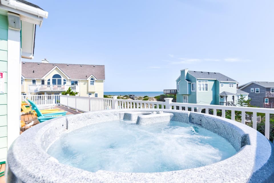 AVLE969 Dog-friendly beach home with private pool, hot tub, AC, pool table & game room House in Avon