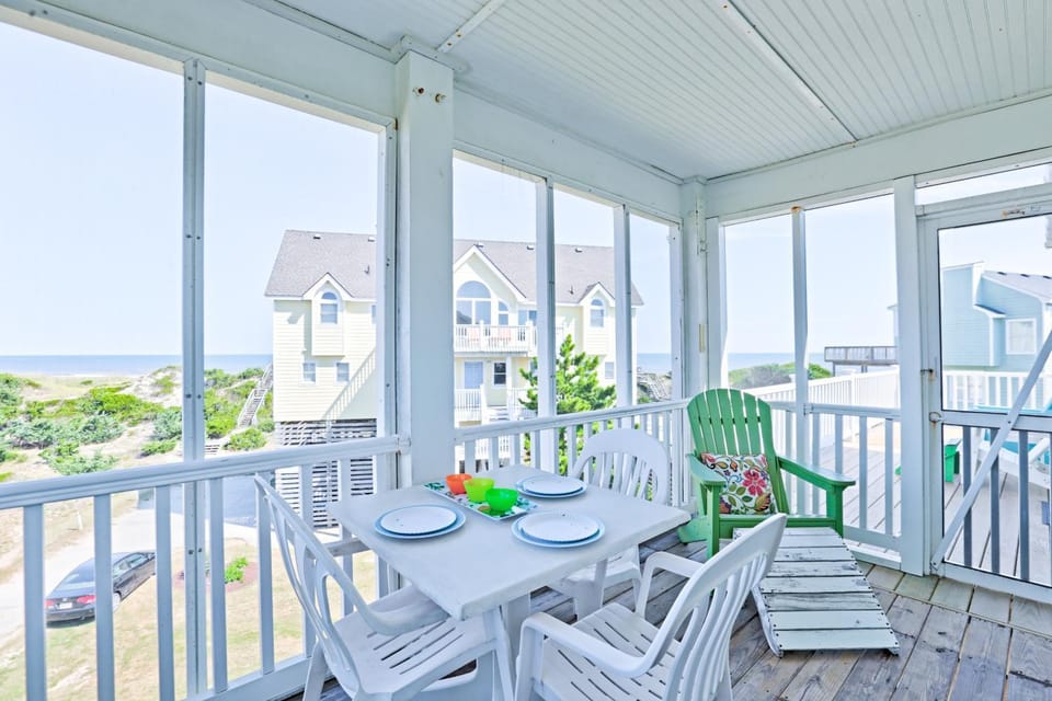 AVLE969 Dog-friendly beach home with private pool, hot tub, AC, pool table & game room House in Avon