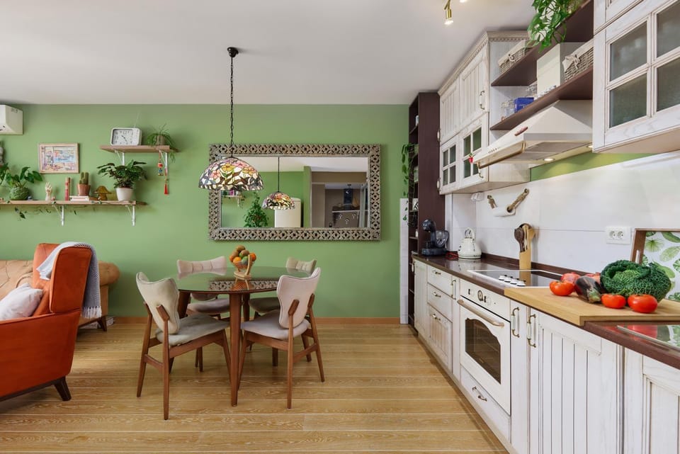Dining area, kitchen