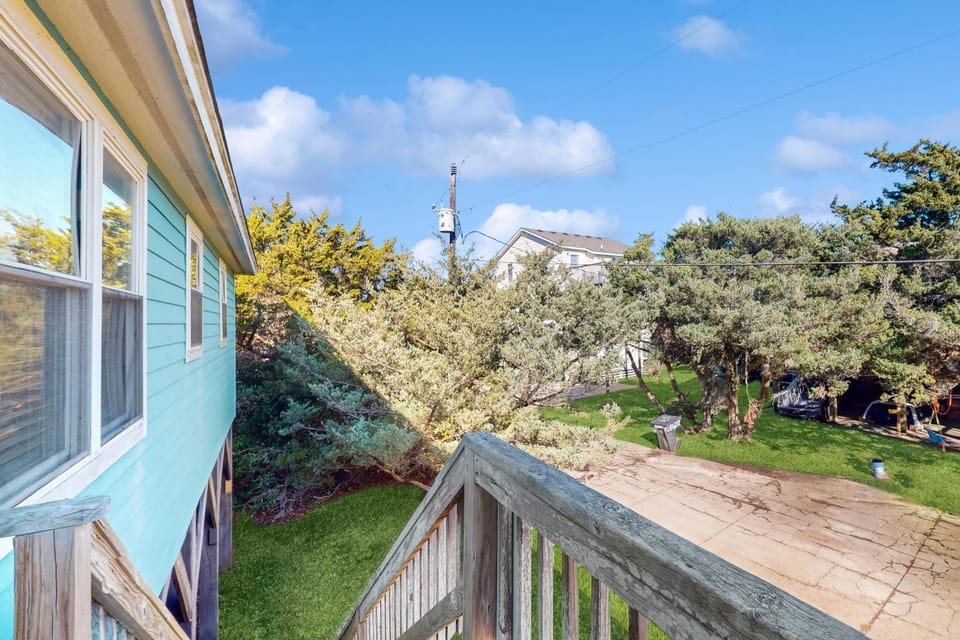 FO10 Island home with a shared pool, open layout, balcony, & AC - dog-friendly House in Frisco