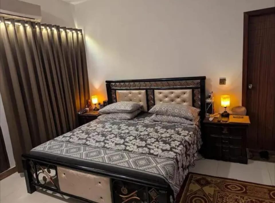 Fully furnished paying guest accommodation Bed and Breakfast in Karachi