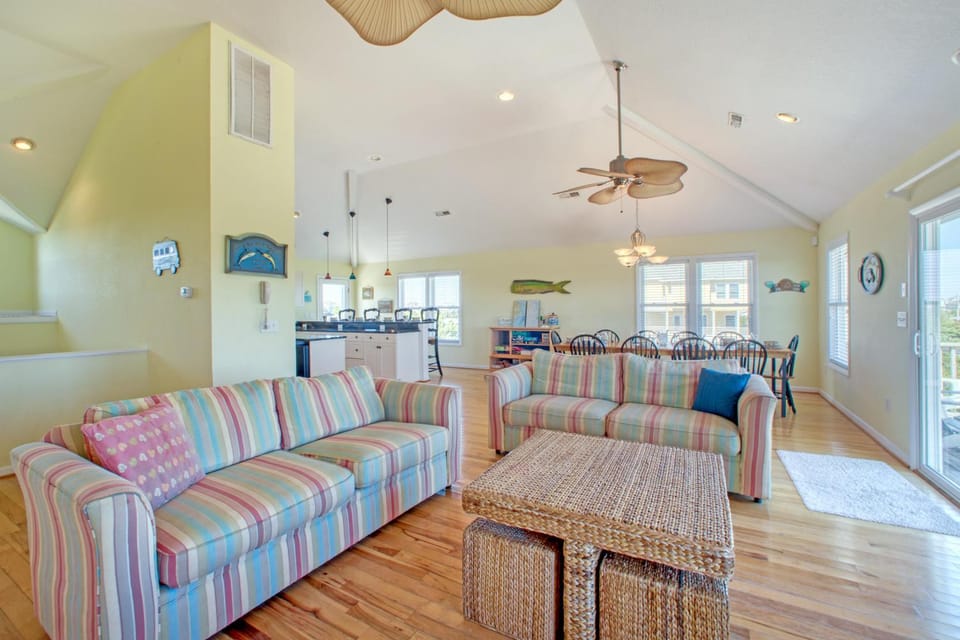SO718 Lion in the Sun House in Outer Banks