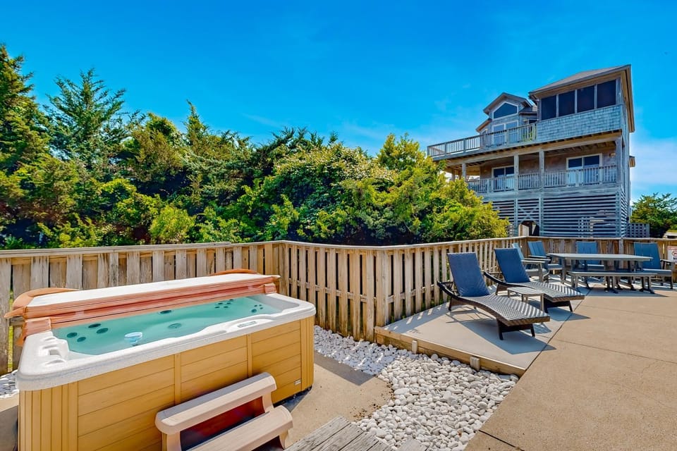 SOFS22 The Lighthouse House in Outer Banks