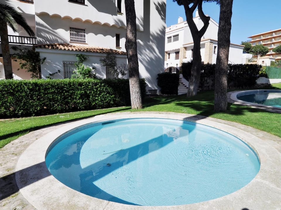Apartamento Comodo con Piscina y Jardín, Cerca de la Playa y el Puerto - HISP-7-54 Apartment in L'Escala