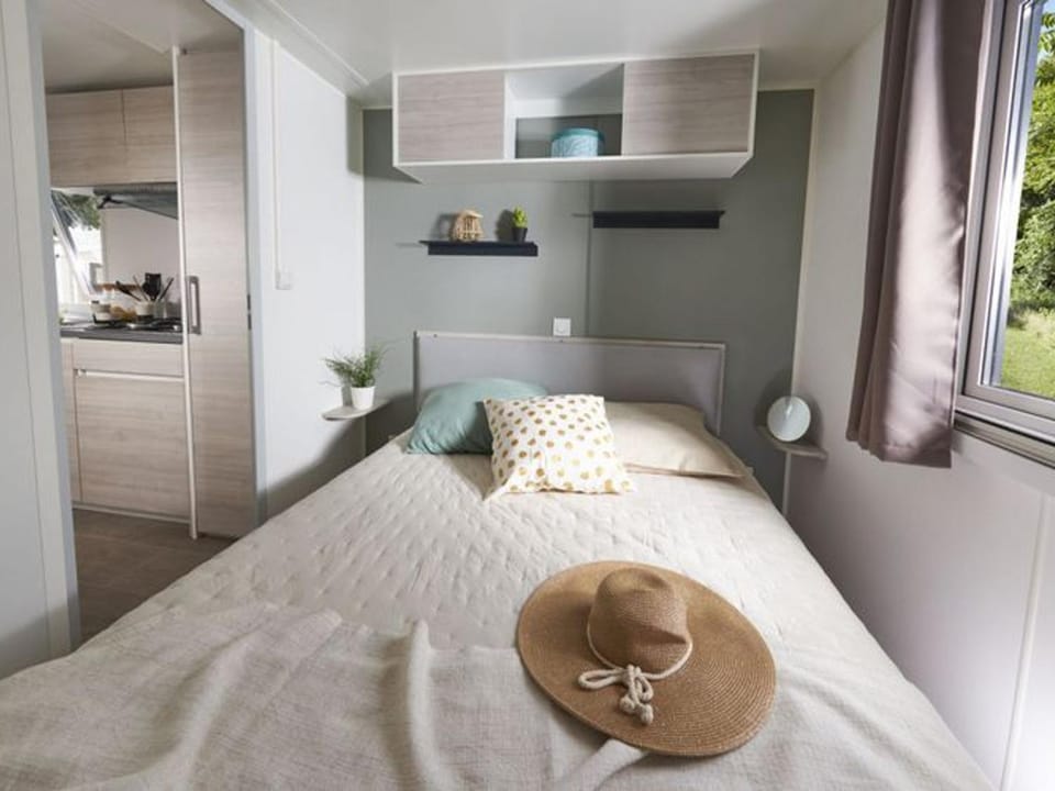Mobil Home Confort 3 Chambres avec Terrasse - API-1-52-668 Campground/ 
RV Resort in Centre-Val de Loire