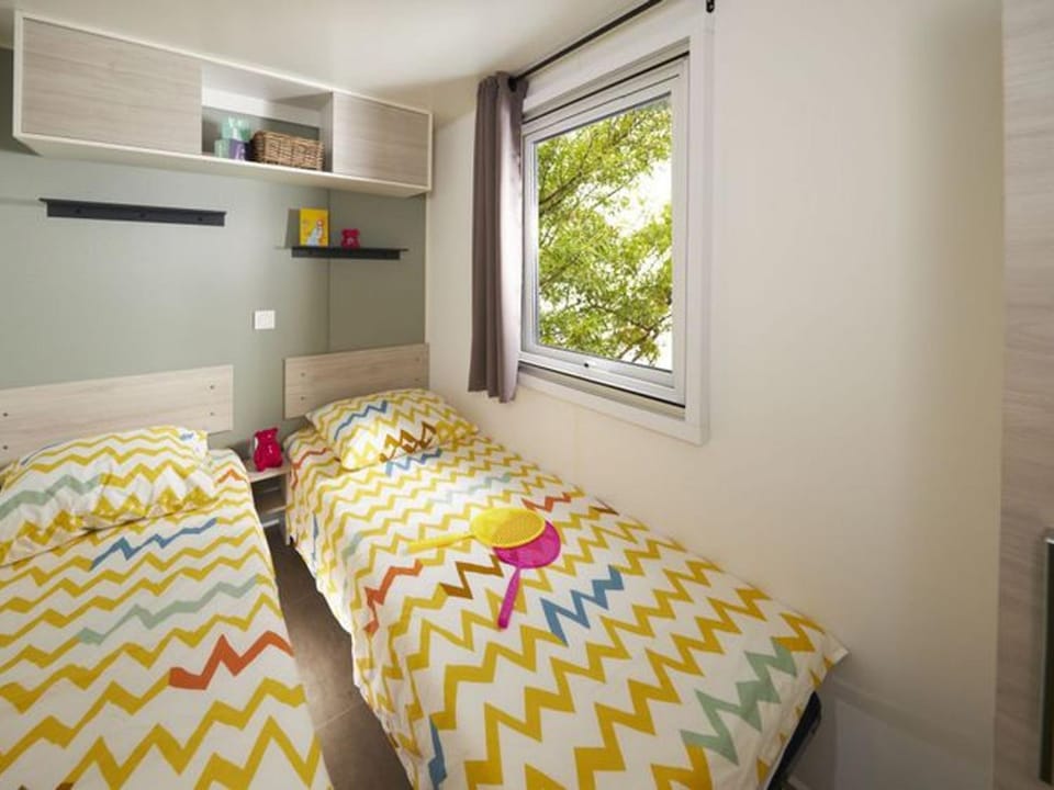 Mobil Home Confort 3 Chambres avec Terrasse - API-1-52-668 Campground/ 
RV Resort in Centre-Val de Loire