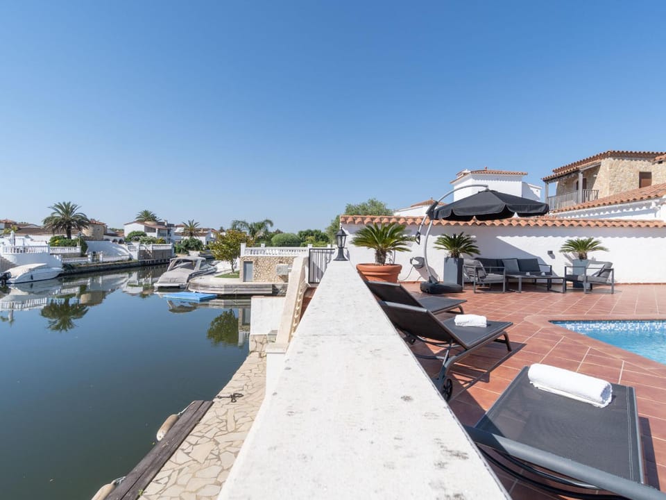 Encantadora Casa con Amarra y Piscina Privada - HISP-288-70 Villa in Alt Empordà