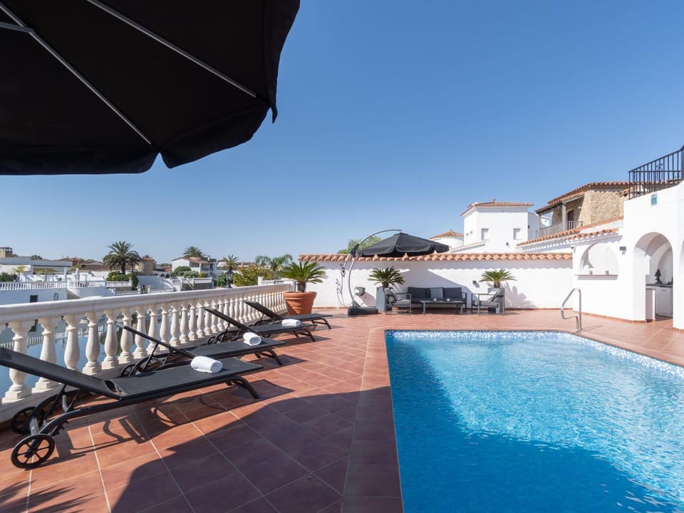 Encantadora Casa con Amarra y Piscina Privada - HISP-288-70 Villa in Alt Empordà