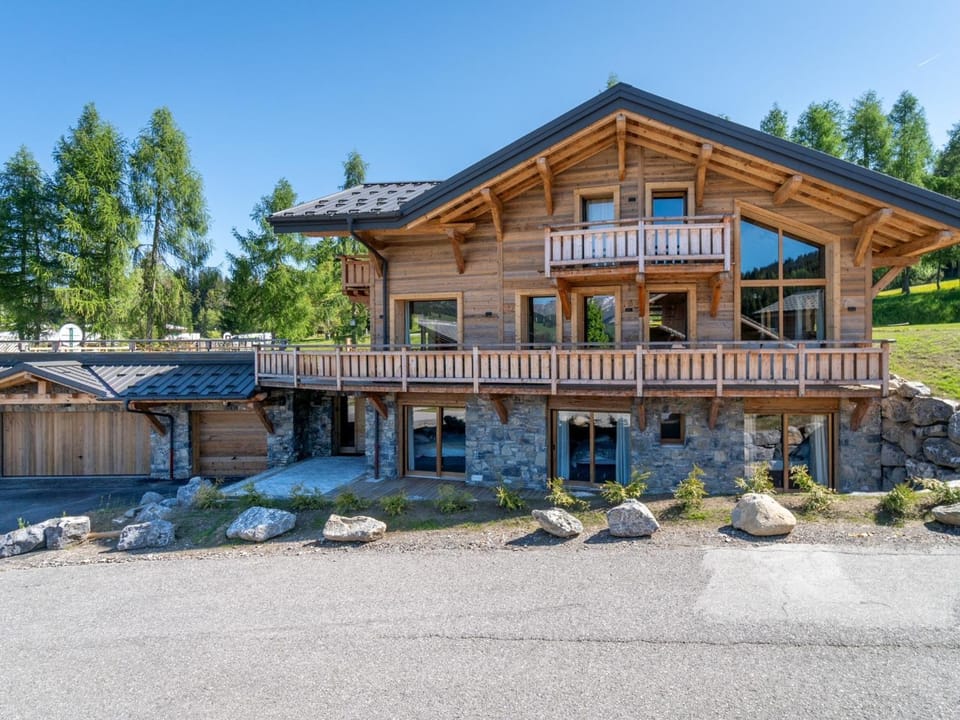 Chalet Luxueux aux Gets avec Jacuzzi et Sauna, Animaux Bienvenus - FR-1-671-331 Chalet in Les Gets
