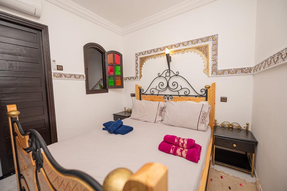 Bed, Living room, Photo of the whole room, Seating area, towels