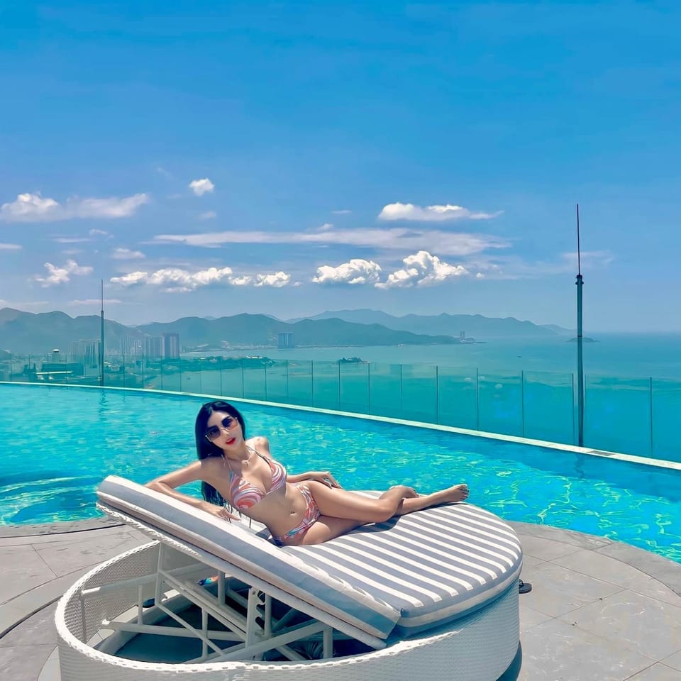 Day, People, Natural landscape, Guests, Pool view, Swimming pool, Swimming pool, sunbed