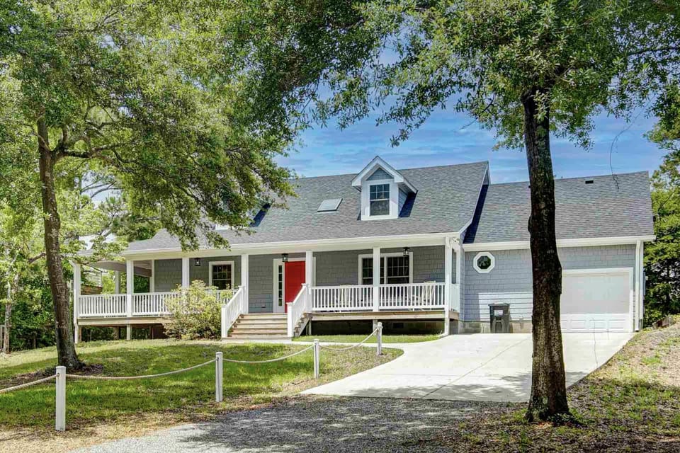 Charming 3BR home in Frisco with Wifi, Full Kitchen and Private Hot Tub House in Frisco