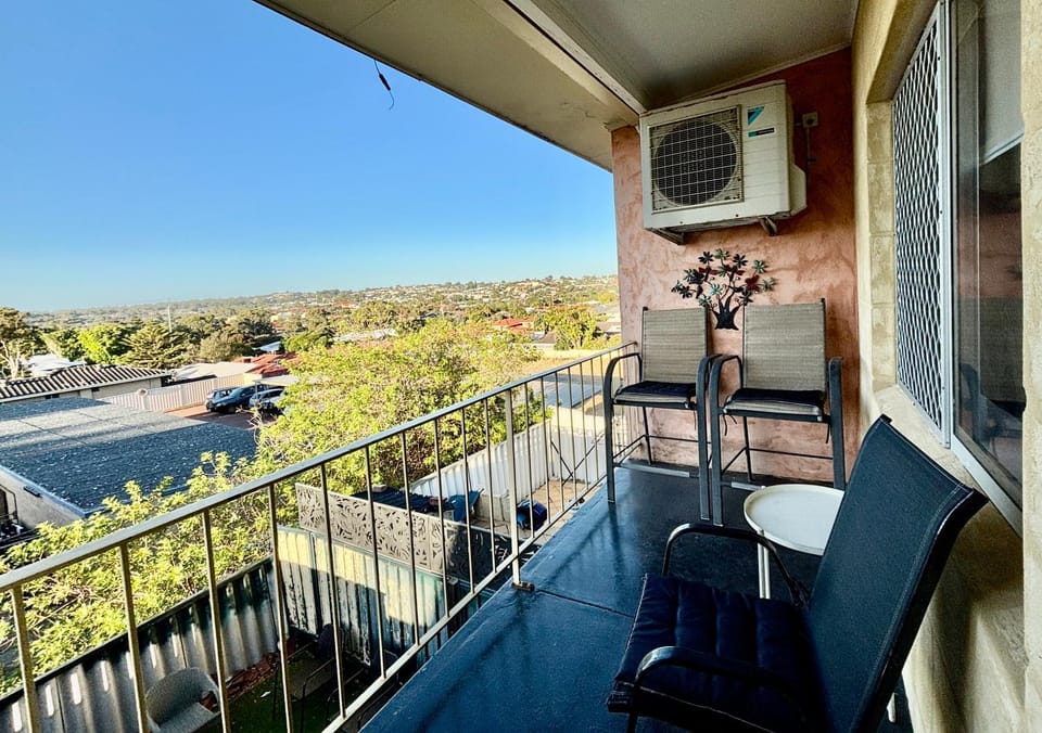 Scarborough Beach 1BR Acacia Coastal Escape Apartment hotel in Perth