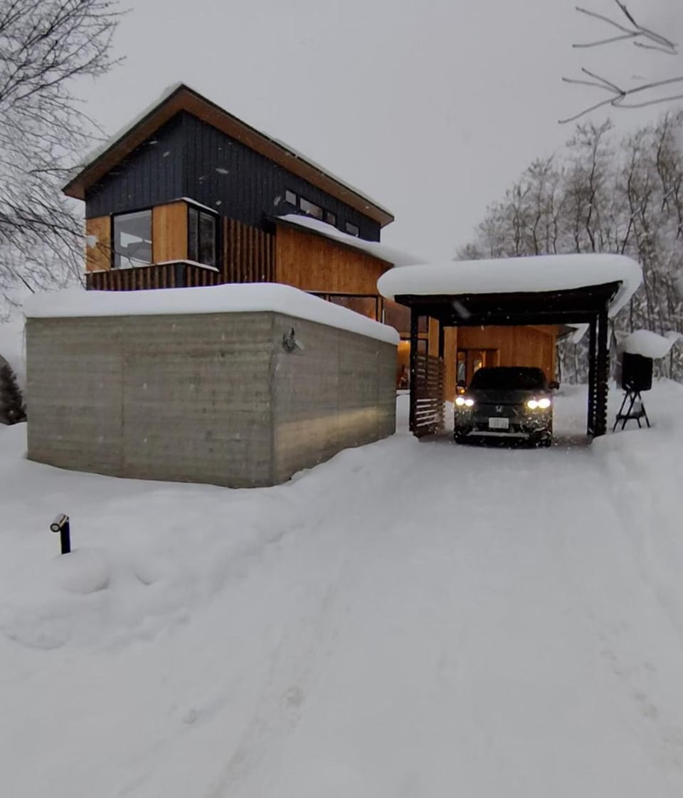 Property building, Facade/entrance, Parking