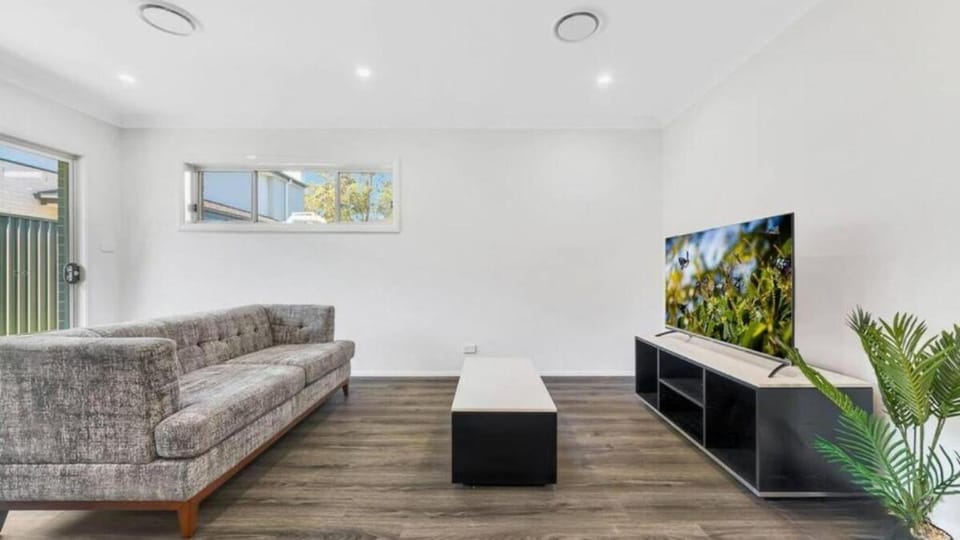 Communal lounge/ TV room, TV and multimedia, Living room, Evening entertainment