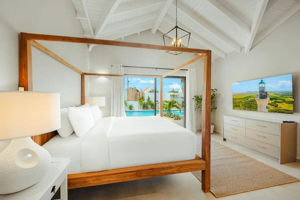 Rock House NEW 6-Bed 6 Bath Pool 5-min to Beach by Bocobay Apartment in Noord
