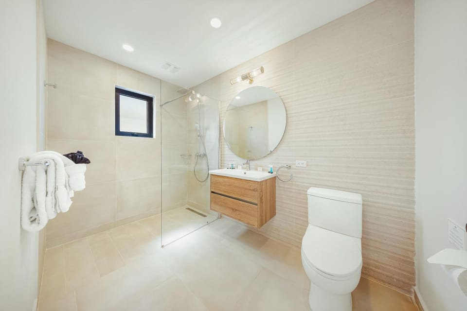 Shower, Toilet, Bathroom, towels