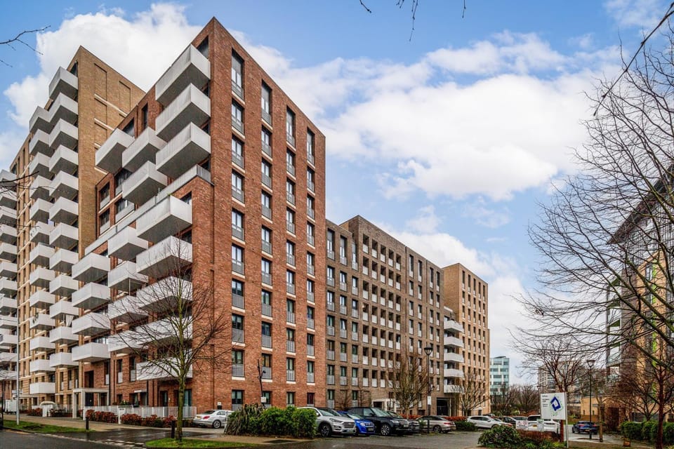 Park Royal Lake Side Apartment Apartment in London Borough of Ealing