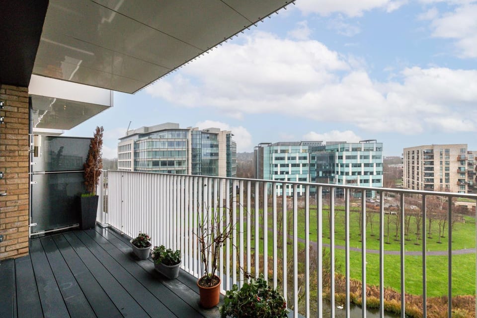 Park Royal Lake Side Apartment Apartment in London Borough of Ealing