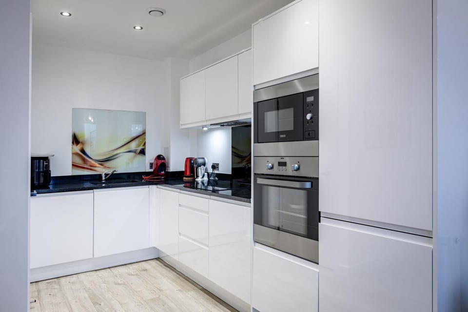 Park Royal Lake Side Apartment Apartment in London Borough of Ealing