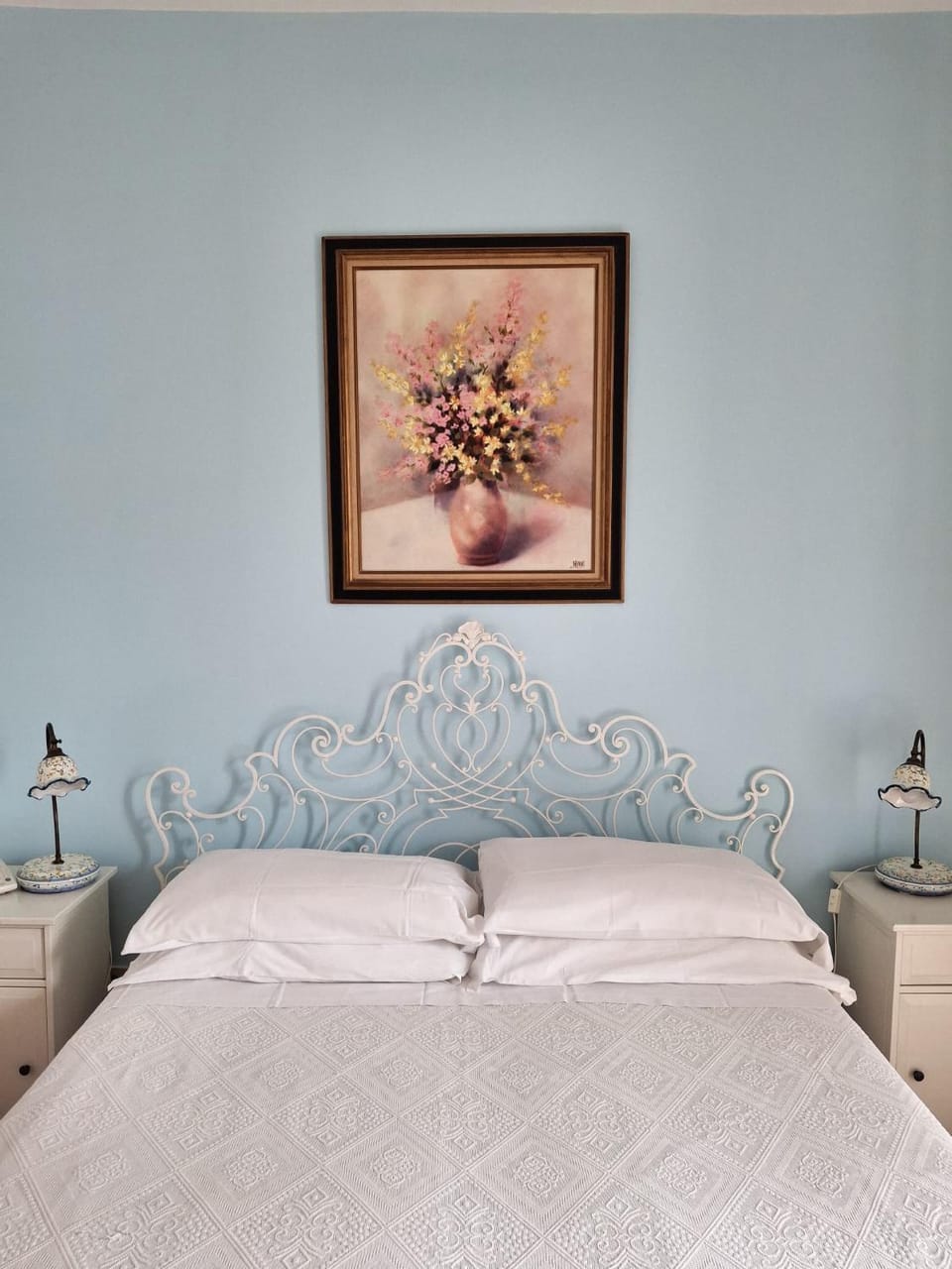 Bed, Decorative detail, Bedroom